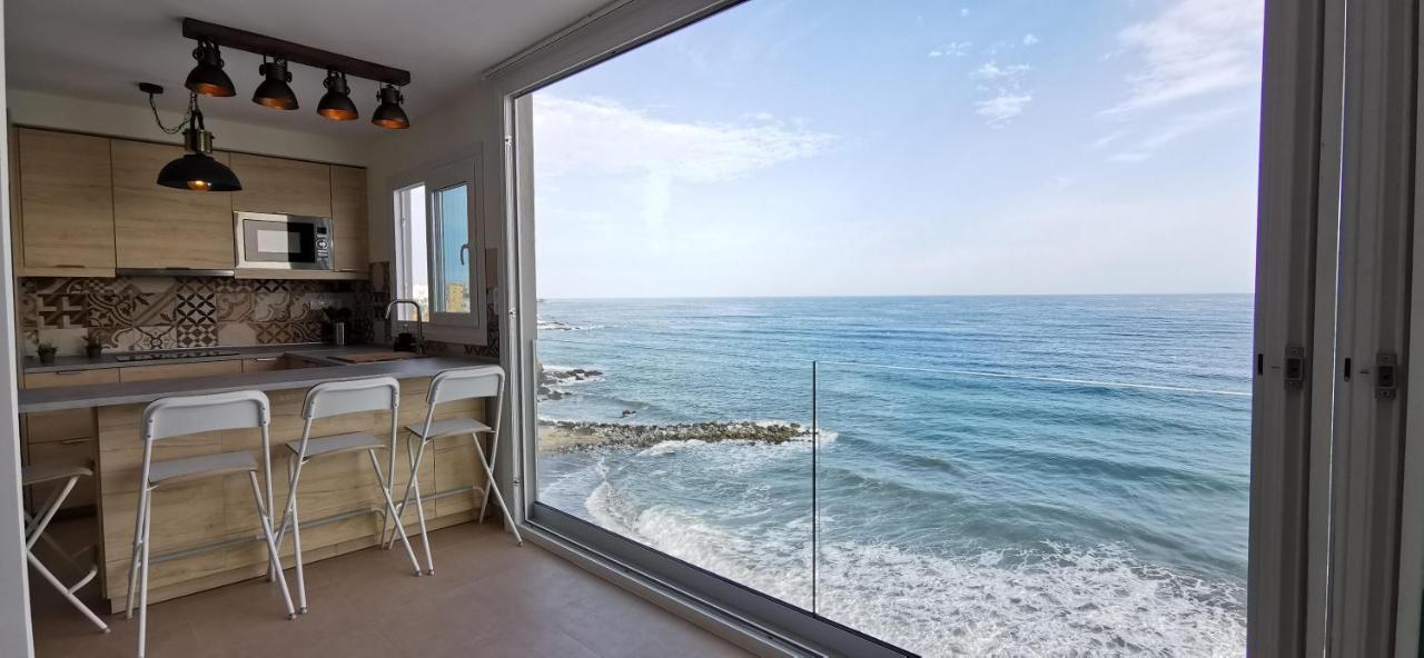 La Perla Cruise On Private Beach, Modern With Aircon & Wifi Lejlighed