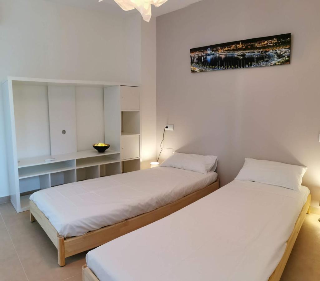 La Perla Cruise On Private Beach, Modern With Aircon & Wifi Lejlighed *