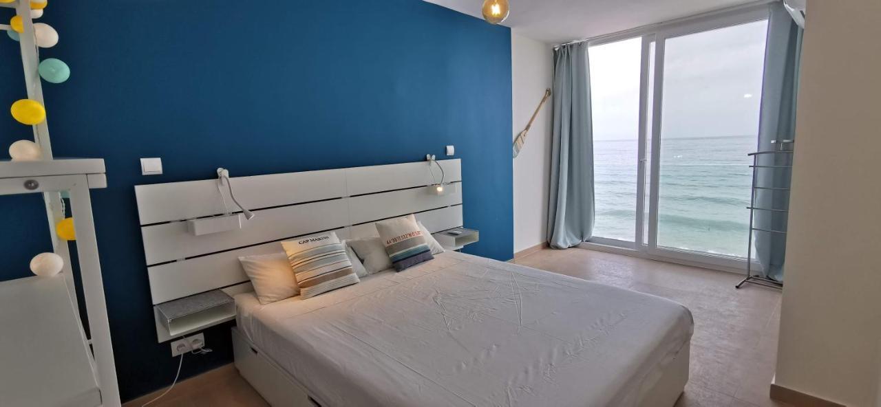 La Perla Cruise On Private Beach, Modern With Aircon & Wifi Lejlighed